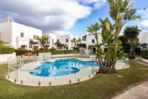 مسبح, Villacana Community Family Beach Resort in Playa del Sol Villacana