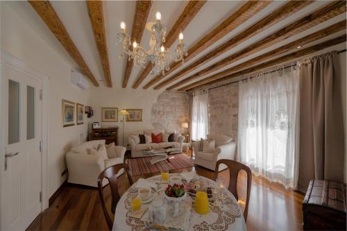 Stone Pearl Heritage Luxury Suite, Split
