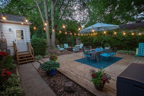 บริการและสิ่งอำนวยความสะดวก, Refreshing Mid Mod Retreat BG in โบว์ลิงกรีน (OH)