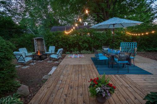 บริการและสิ่งอำนวยความสะดวก, Refreshing Mid Mod Retreat BG in โบว์ลิงกรีน (OH)