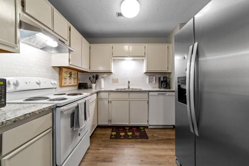 Comfortable Greensboro Condo in Greensboro, USA
