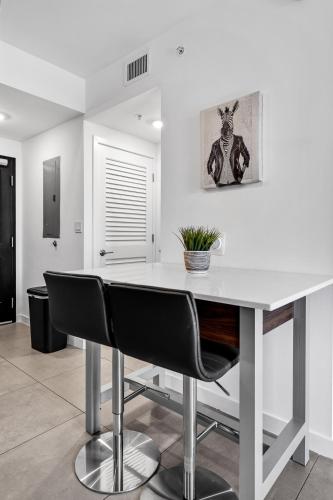 Prime Location 1-Bed Retreat With Free Parking thumb 4
