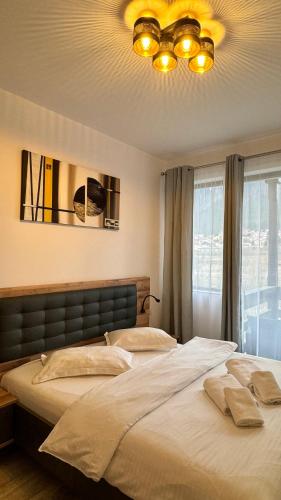 2 bedrooms, 3 beds
