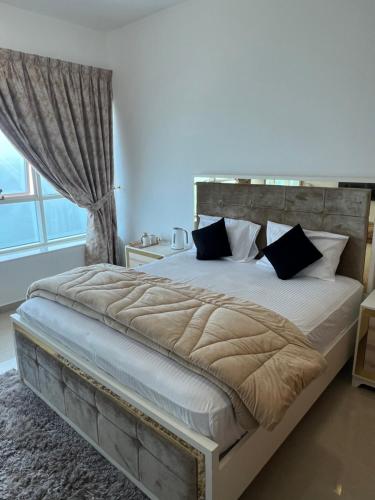 F30,R3,Sunrise on the beach,1room inside 3bedroom apartment,(separate washroom outside)