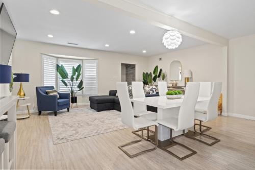 4BR-2B Near LAX, SoFi, & Disney in Lynwood, USA