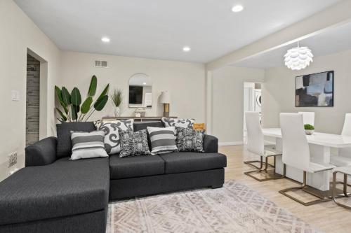 4BR-2B Near LAX, SoFi, & Disney in Lynwood, USA