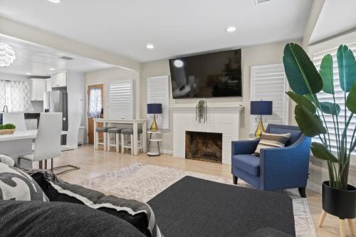 4BR-2B Near LAX, SoFi, & Disney in Lynwood, USA