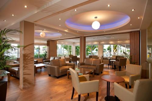 ผับ/เลาจน์, Pernera Beach Hotel in โพรทาราส