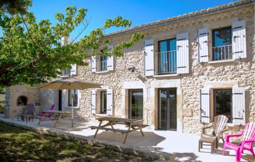 Beautiful Home In La Garde Adhmar With Kitchenette - Location saisonnière - La Garde-Adhémar