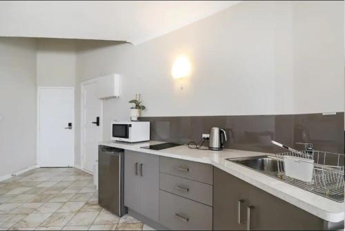 Mooroobool 2 bedroom