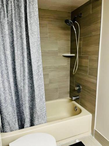 Mandarin Cheerful 2 Bedroom Townhouse w/fireplace thumb 2