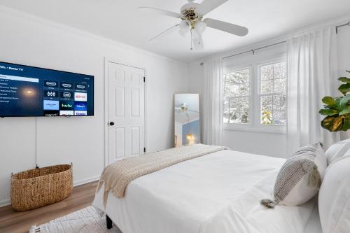 Game Room+Hot Tub+Pool+King Beds+More in Gansevoort, USA