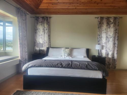 Beautiful Battersea Lodge in Mandeville