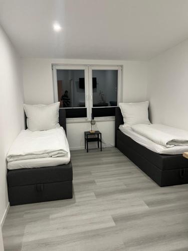 2 twin beds