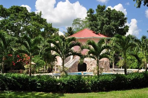 Ngoại cảnh khách sạn, Banana Bank Lodge & Jungle Horseback Adventures in Belmopan