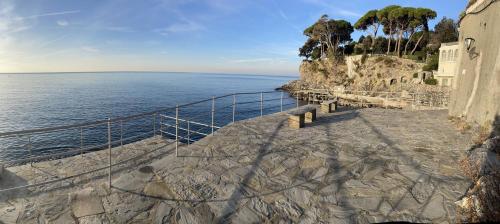 La Casa di Samantha a Villa Regina a picco sul mare con piscina