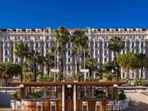 Loft 2 chambres, accès piscine, clim proche Cannes