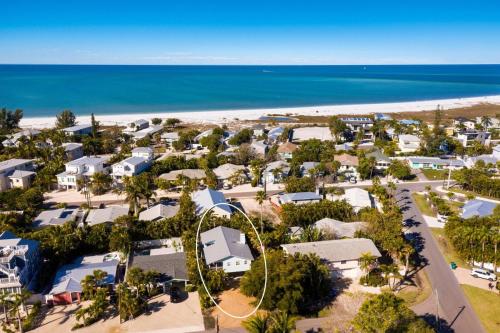 Holly Hideaway home in Anna Maria, USA