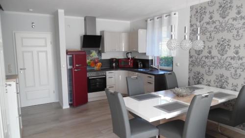 Bếp, Ferienhaus-Windflüchter Hirtenweg 3B (Ferienhaus-Windfluchter Hirtenweg 3B) in Zingst