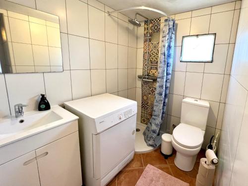 Shower, Pequeno Paraiso-1RoomLet in Campina