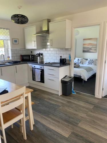 44 Gower holiday village Ty Gŵyr Cosy 2 bedroom Chalet