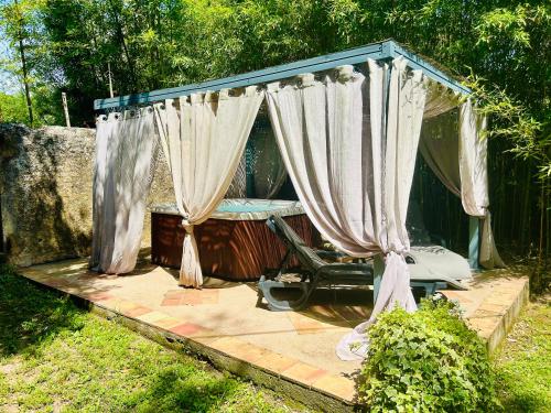 Les Gîtes et la Chambre de Labahou SPA