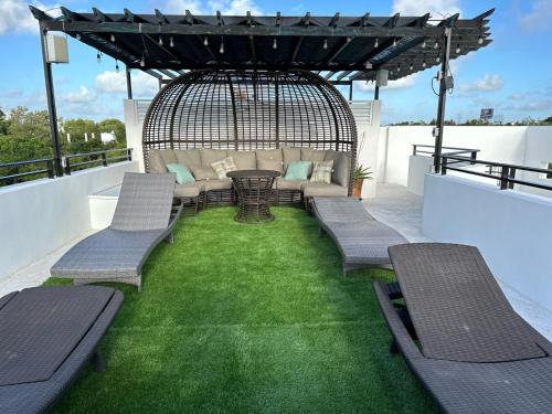 Home in Puerto Morelos 5BD 7BR Roof Toop Pool in Puerto Morelos, Mexico