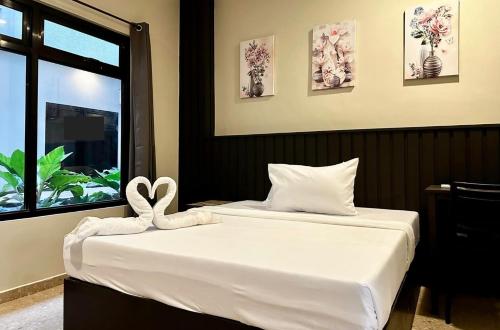 Rudolfo Suites Room Type - Standard Queen Room