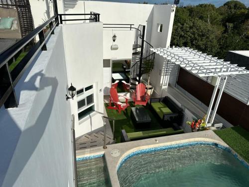 Home in Puerto Morelos 5BD 7BR Roof Toop Pool in Puerto Morelos, Mexico