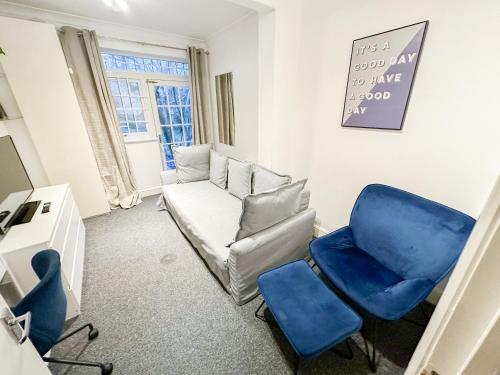 Cosy Apartments Near Hampstead Heath With Free On-Site Parking & Private Gardens, Golders Green