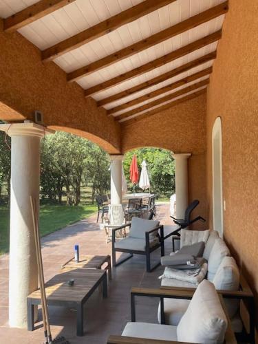 Iekārtas, Mes vacances dans la garrigue in Vacquieres