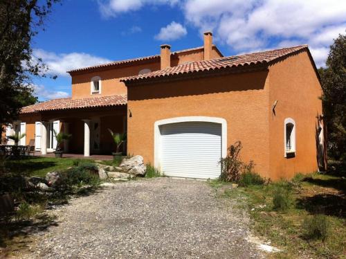 Viesnīcas āriene, Mes vacances dans la garrigue in Vacquieres