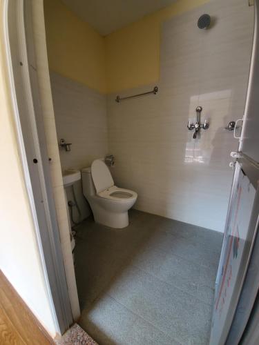 Standard Triple Room image 4