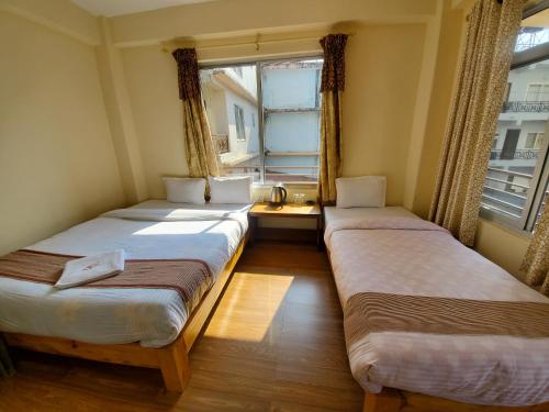 Standard Triple Room image 6