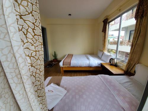 Standard Triple Room image 5