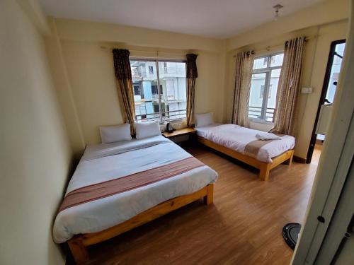 Standard Triple Room image 2