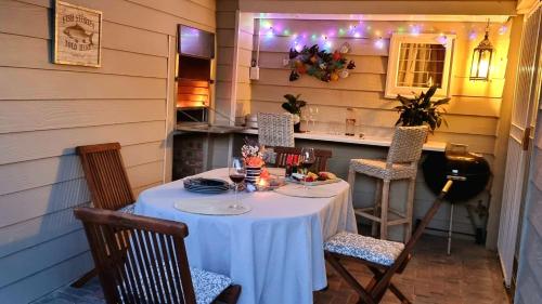 المرافق, Cozy Island Living at The Grove cottage in ليجر آيل