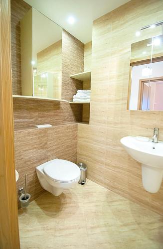 Two-Bedroom Apartment with Parking image 10