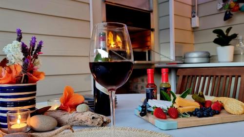 المرافق, Cozy Island Living at The Grove cottage in ليجر آيل