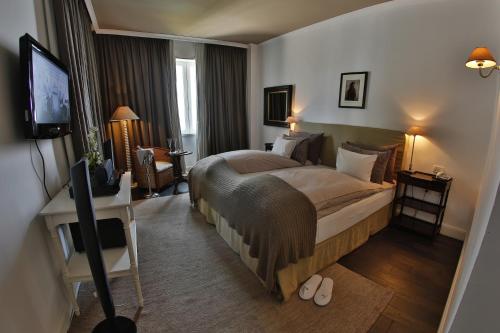 HVD Boutique Hotel Oasis - Private Beach & Free Parking Room Type - One-Bedroom Suite with Park View - First Floor HVD Boutique Hotel Oasis - Private Beach & Free Parking Room Type - One-Bedroom Suite with Park View - First Floor