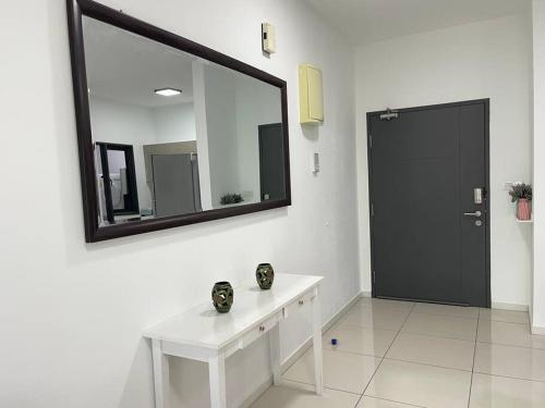 Emira 2 Bedroom Digital Lock Suite 300mpbs WiFi Netflix photo 4