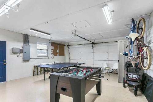 5 mi to AMI Heated Pool Game Room 10 min to IMG in Bradenton, USA