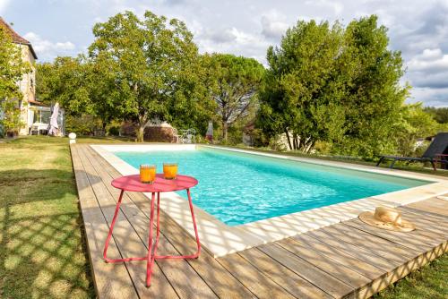 สระว่ายน้ำ, au Mas de Garet - Chambre d'hotes de Charme in ซูยัค