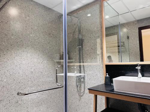 room detail thumbnail 2