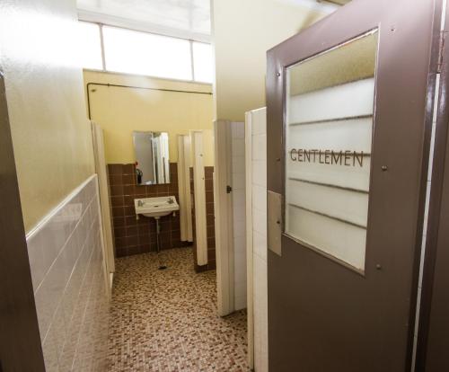 Bathroom, Wiley Park Hotel near Lakemba Mosque