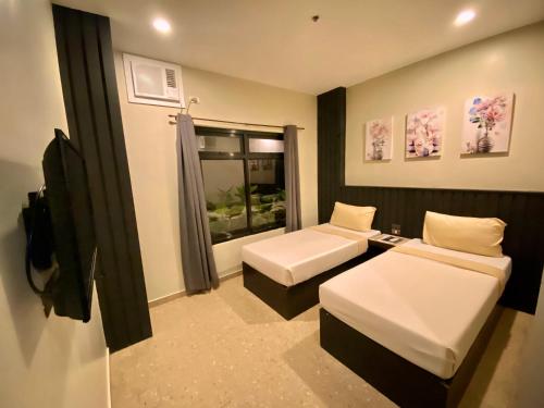2 twin beds