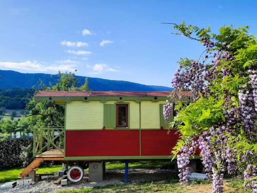 Roulotte "La Fée Favie" aménagée pour 2 personnes - Location saisonnière - Villy-le-Bouveret