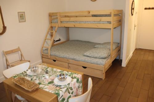 Confort-Appartement cocooning *** — other in 22 Rue du Commandant Lamy, Le Cannet, 06110, France