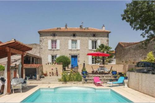 Beautiful Charente Home with swimming pool gîte à louer Ambérac