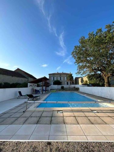Beautiful Charente Home with swimming pool